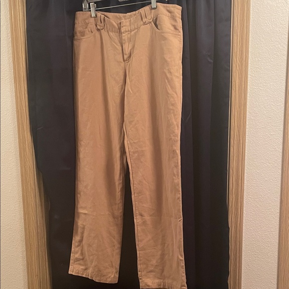 Patagonia Pants - Women’s Patagonia tan pants size 12